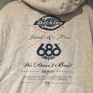 Men 686 dickies sweatshirt/hoodie size M